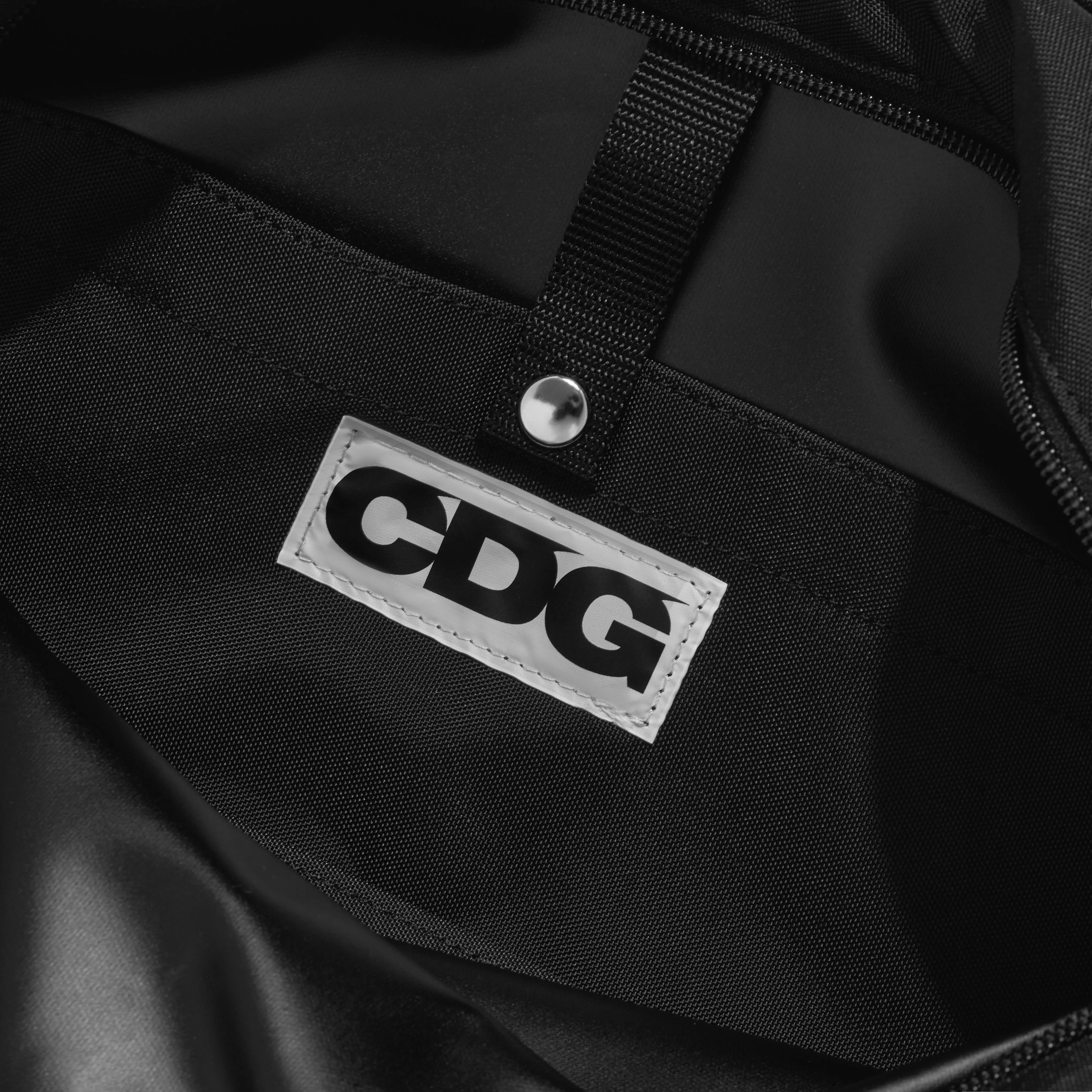 CDG - Logo Shoulder Bag - (Black)