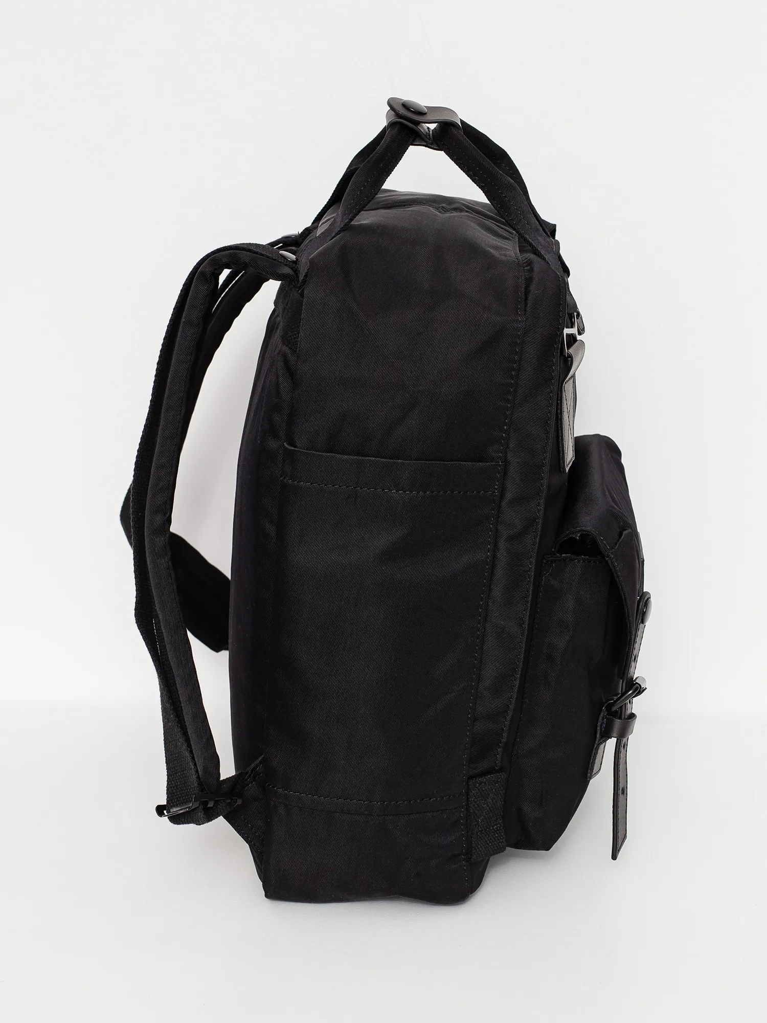 Doughnut Macaroon Black Series Backpack (black series)