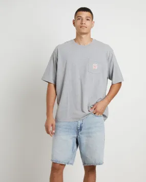 Levis Short Sleeve Workwear T-Shirt in Mid Tone Heather Grey