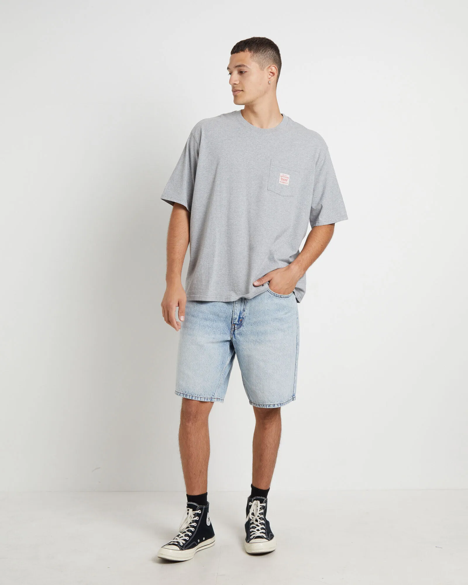 Levis Short Sleeve Workwear T-Shirt in Mid Tone Heather Grey