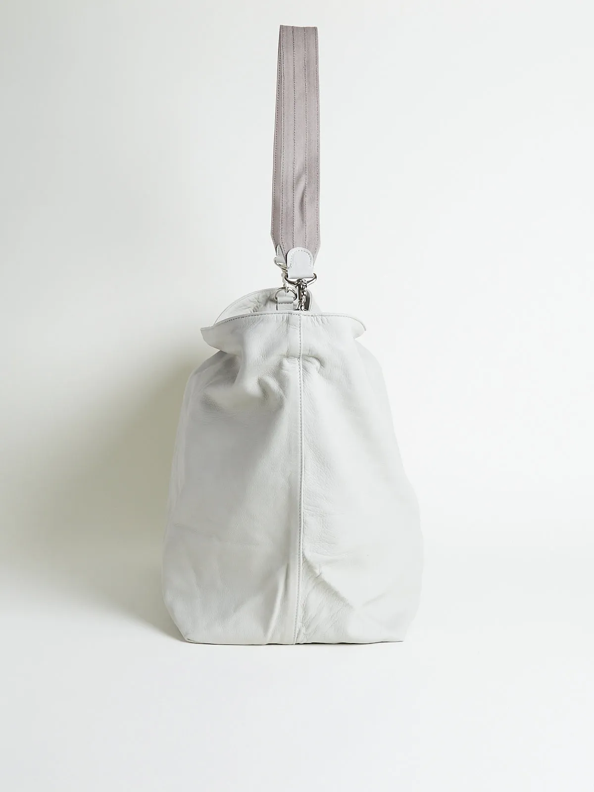 Zipper Laundry Shoulder Bag in Light Grey